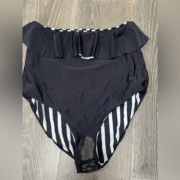 NWT: Coral Reef Swim Cabana Reversible Bottom Black/Black & White Stripped SizeM - Picture 6 of 7